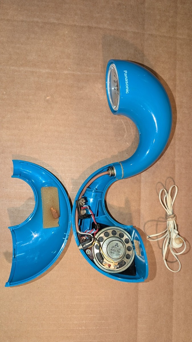 Vintage 1972 Panasonic TOOT-A-LOOP Transistor Radio BLUE R-72