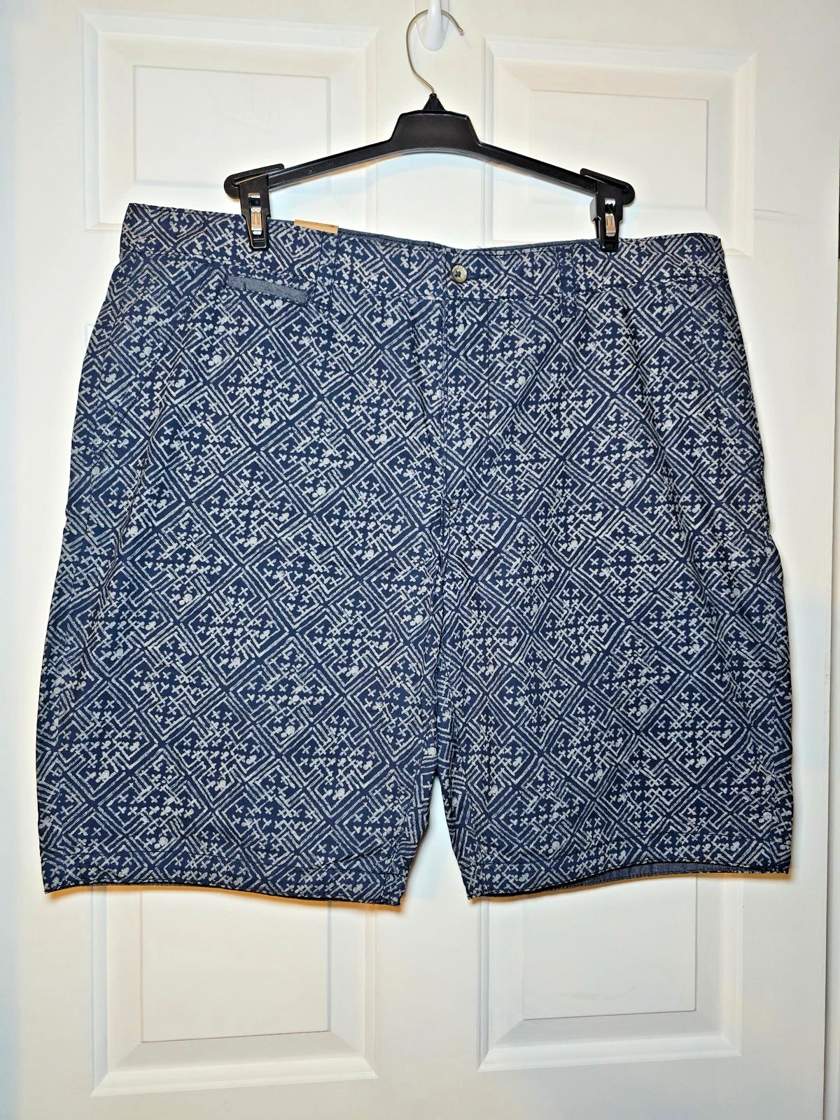 DKNY Men’s Chino Shorts Size 40 NWT Blue Gray Bohemian Print Modern Preppy
