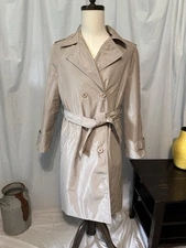 Vintage Lundstrom Trenchcoat Buttons. Tie Closure Size 8. Nice. Taupe. Pockets