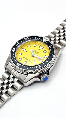 NICE CLASSIC AM SKX013 YELLOW DIAL MEDIUM DIVERS AUTOMATIC DAY/DATE 7S26-0030