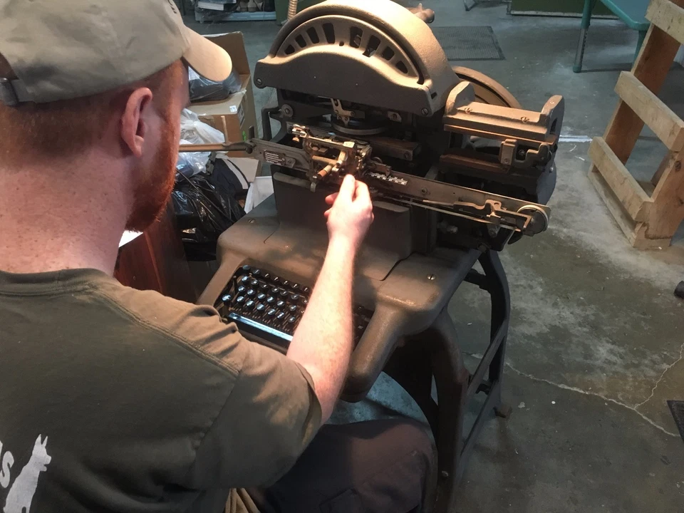 真正的二战/越南时代凹槽军事个性化狗牌套装陆军 USMC 海军 — 第 4/4 张图片