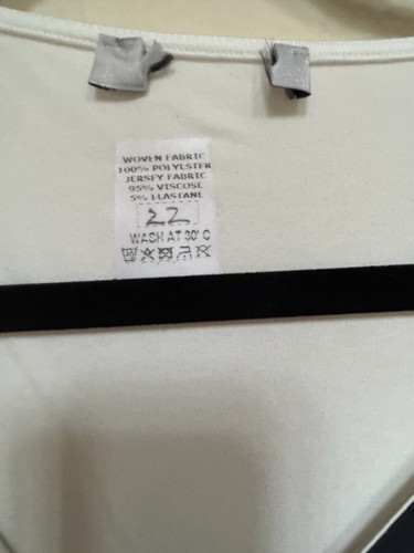 BNWT EX MARKS & SPENCER SLEEVELESS TUNIC TOP SIZE 22 FLORAL FRONT SIDE SPLIT - Picture 5 of 8