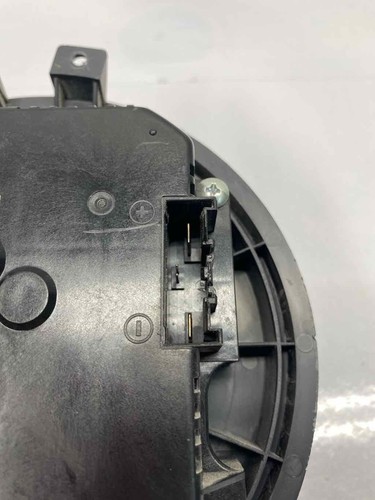GMC Yukon blower motor 17 18 19 20 front blower fan motor assembly OEM 23412312 - Picture 5 of 8