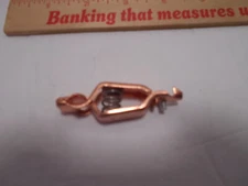 ( 1 ) MUELLAR 27 C 40 AMP ALLIGATOR Clips and 1 White covers