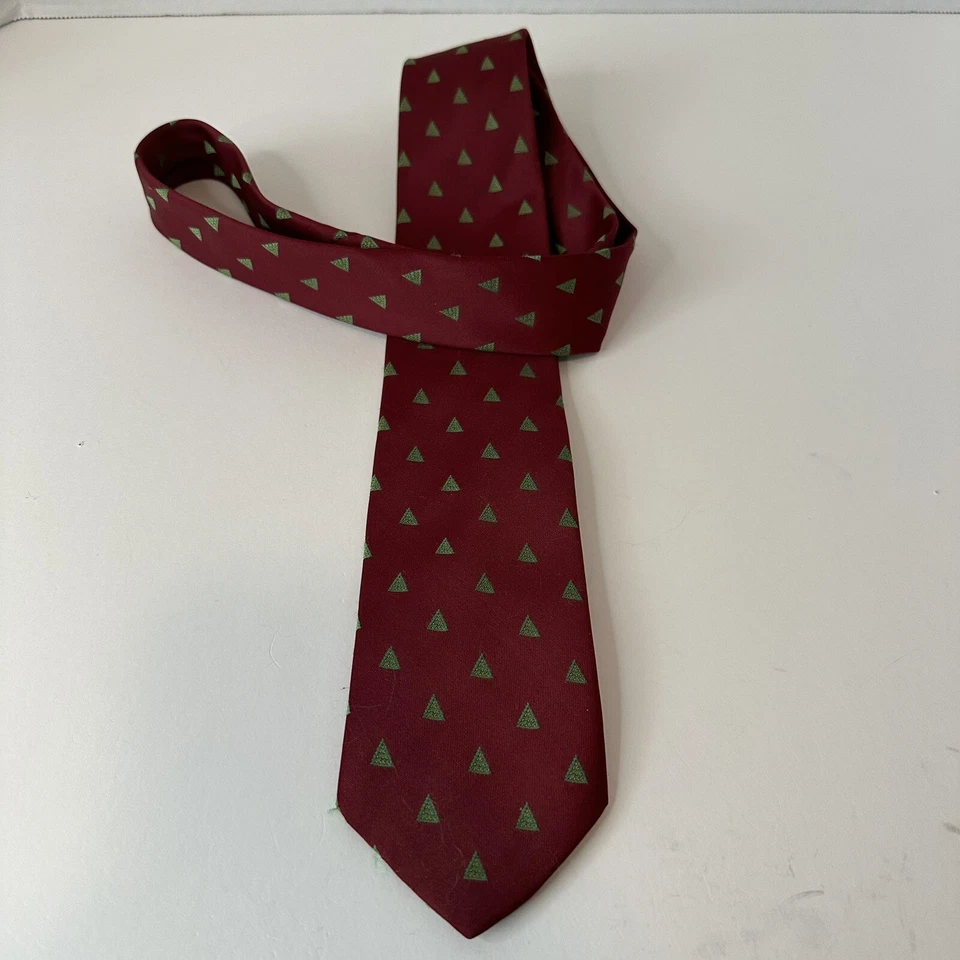 Gravata masculina AVON Products Inc., 1985, VERMELHA com árvores verdes 100% poliéster VINTAGE - Imagem 4 de 4