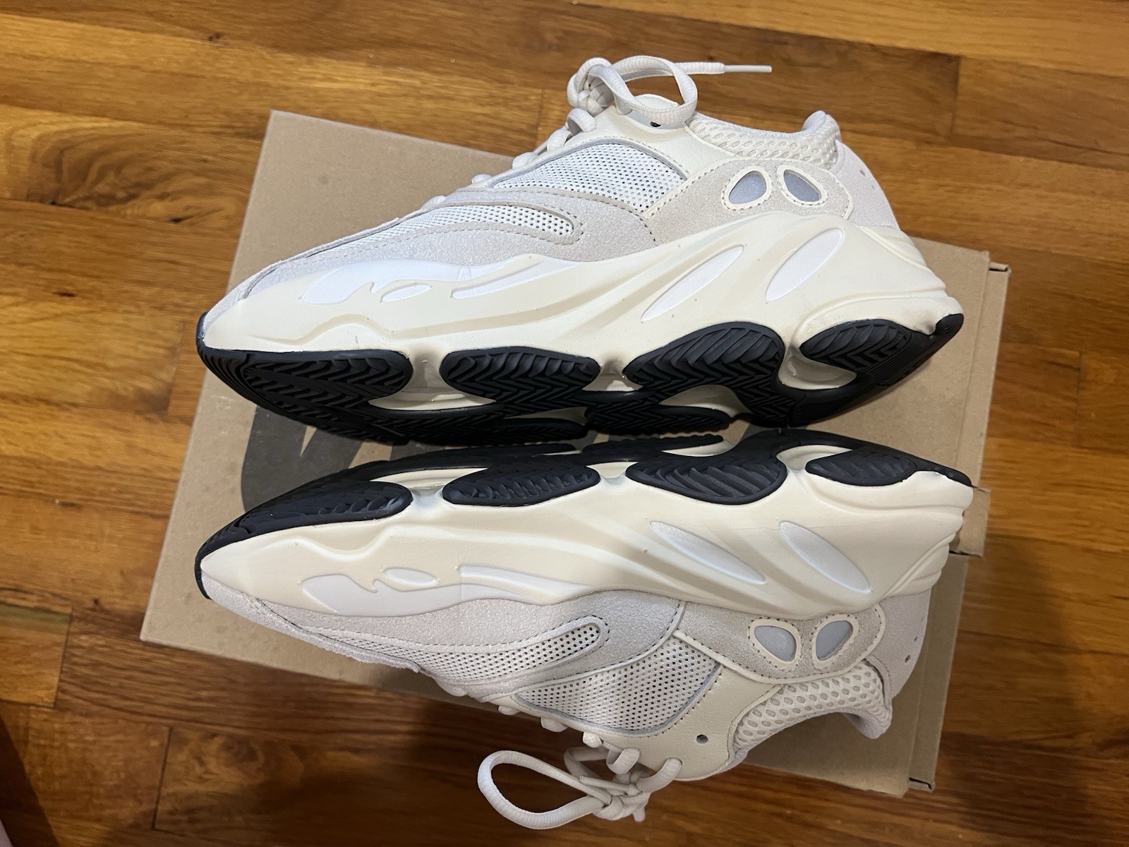 adidas Yeezy Boost 700 Analog EG7596 Size 6.5 thumbnail 5