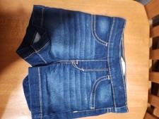Classic Levi's shorts in dark blue denim. Features signature stitching. Sz6 Girl