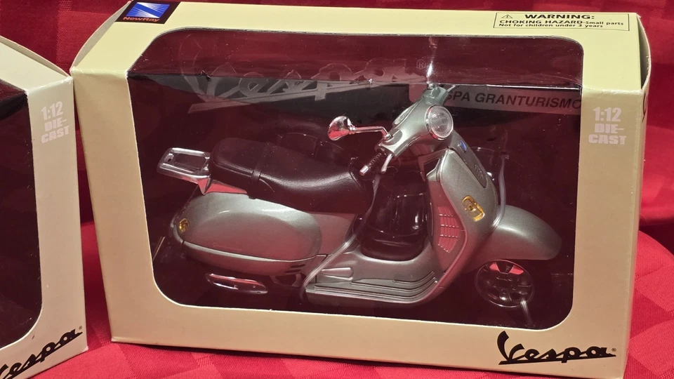 2x Vespa Granturismo 1:12 Diecast Models – Blue & Gray-Green by NewRay – NIB - Image 2 of 4