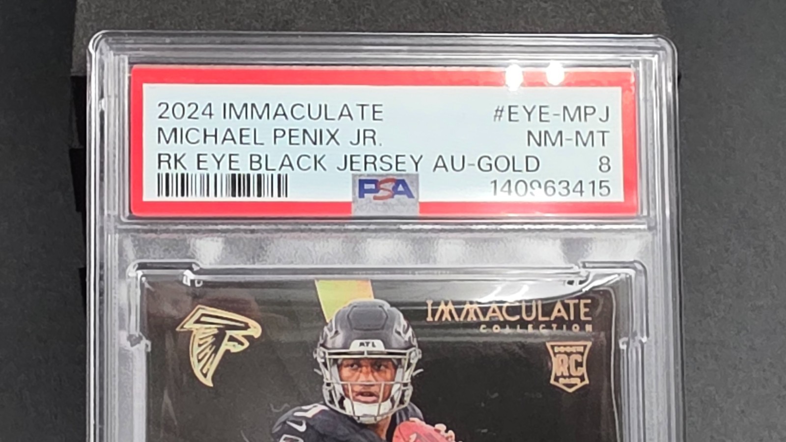 🦅2024 Panini Immaculate Michael Penix Jr Eye Black Patch Auto /25 EYE-MPJ PSA 8 view 4