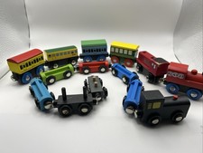 14 Piece Wooden Magnetic Train Set - Magnetic Engines  Train Cars