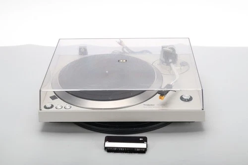 Technics SL-1401 Quartz Direct-Drive Turntable With Audio Technica Cartridge