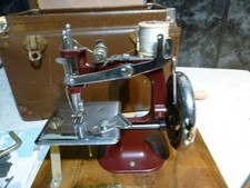 VINTAGE ESSEX MINIATUR NÄHMASCHINE IM KOFFER