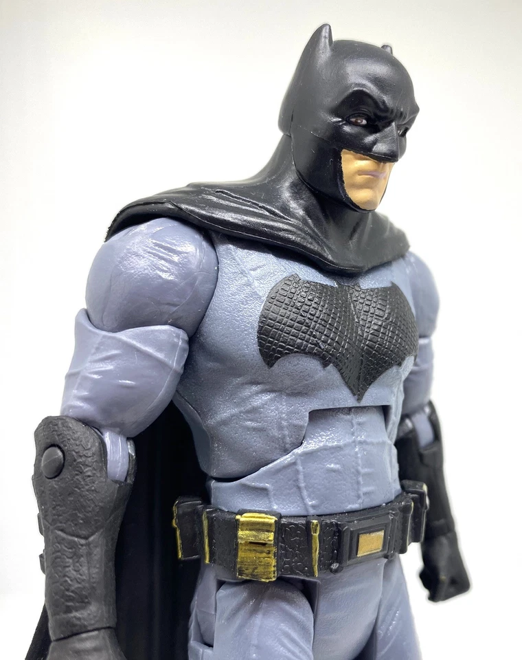 Lote de bonecos de ação Mattel DC Multiverse Batman v Superman Dawn of Justice 6” USADO - Imagem 2 de 4
