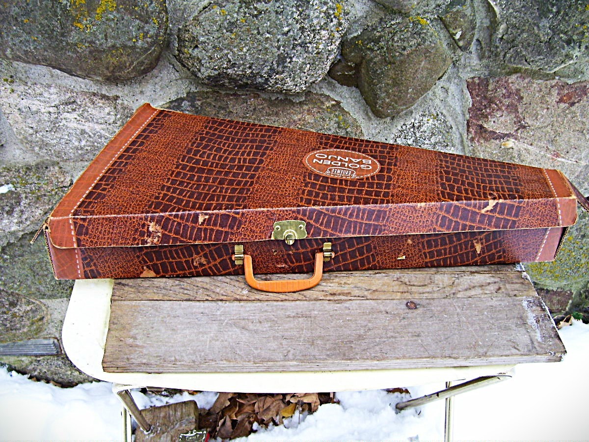 SELDOM SEEN  1950s EMENEE TOY GOLDEN BANJO ~  W/CASE  & CHORD  PAYER  ATTACHMENT