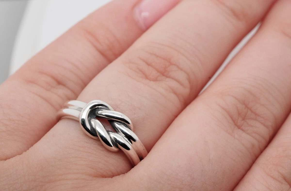 James Avery Sterling Silver Lovers Knot Ring 4 Grams Large Size