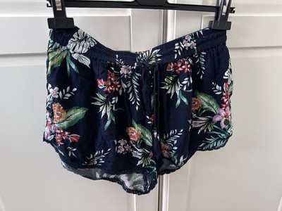super süsse Beachshort v. superdry, blumig, hot Pants, NEU