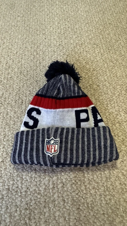 New Era Hat Size Youth New England Patriots Pom Pom Winter Toboggan Cap Lined - Image 2 of 4
