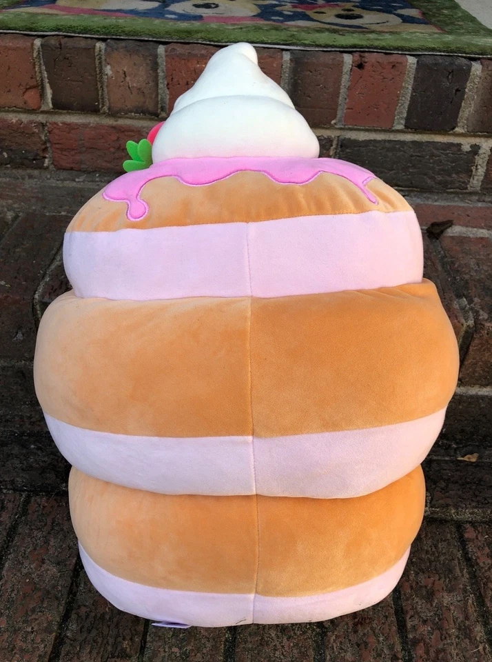 Squishmallows Sawtelle Grande 18" Fresa Shortcake Panqueque Foto 4 de 4