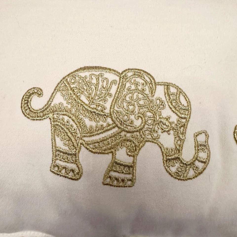 Almohada Lilly Pulitzer Pom Pom Elefante Dorado Blanco Interior/Exterior 12 x 20 Foto 2 de 4