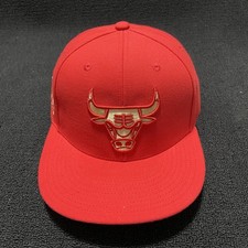 Mitchell & Ness Chicago Bulls Snapback Red Gold Flat Brim One Size