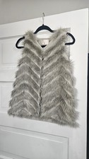 Janie and Jack Girls Gray Faux Fur Chevron Vest Size 8 Lightweight Sleeveless