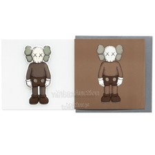 Carte de voeux KAWS x GNV avec autocollant Puffy Companion marron inutilisé