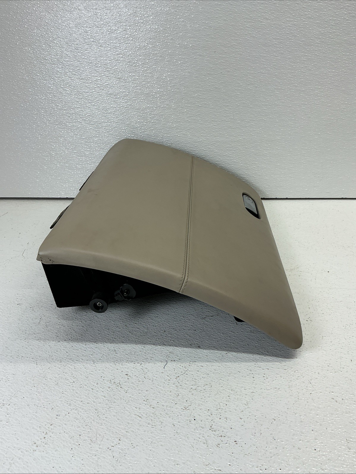 04-11 Bentley Continental Flying Spur Coupe Gray Glove Box Compartment