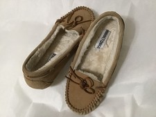 Minnetonka laced up leather upper faux fur lined slipper size 9M