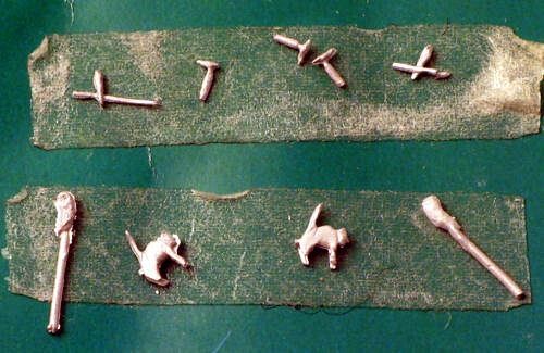 OO figures (animals) - 2 White-metal Cats + 8 birds - Springside A5 -