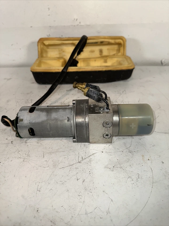 2008-2010 PORSCHE CAYENNE (955) MOTOR DE BOMBA HIDRÁULICA PORTA-MALAS ESCOTILHA TRASEIRA - Imagem 4 de 4