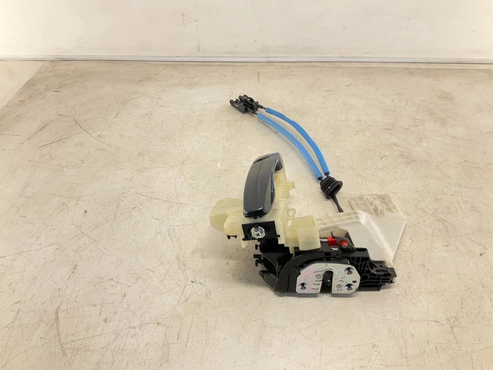 Manija de puerta exterior delantera derecha pasajero KIA Soul 20-23 con actuador de cierre de cerradura Foto 4 de 4