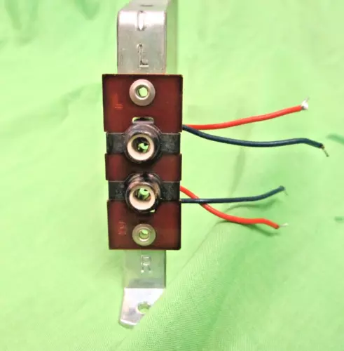 DUAL 1019 TURNTABLE  PHONO SOCKET ON  MOUNTING ON BRACKET  ORIGINAL DUAL PART