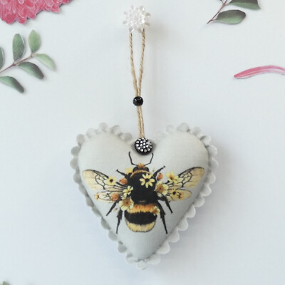 Bienenkönigin Deko Handarbeit Stoff Hänge Tür Herz Shabby Chic Vintage Geschenk