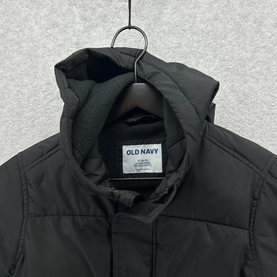 Куртка пуховая Old Navy детская размер маленький 6/7 черная с капюшоном на молнии с длинным рукавом - Изображение 4 из 4