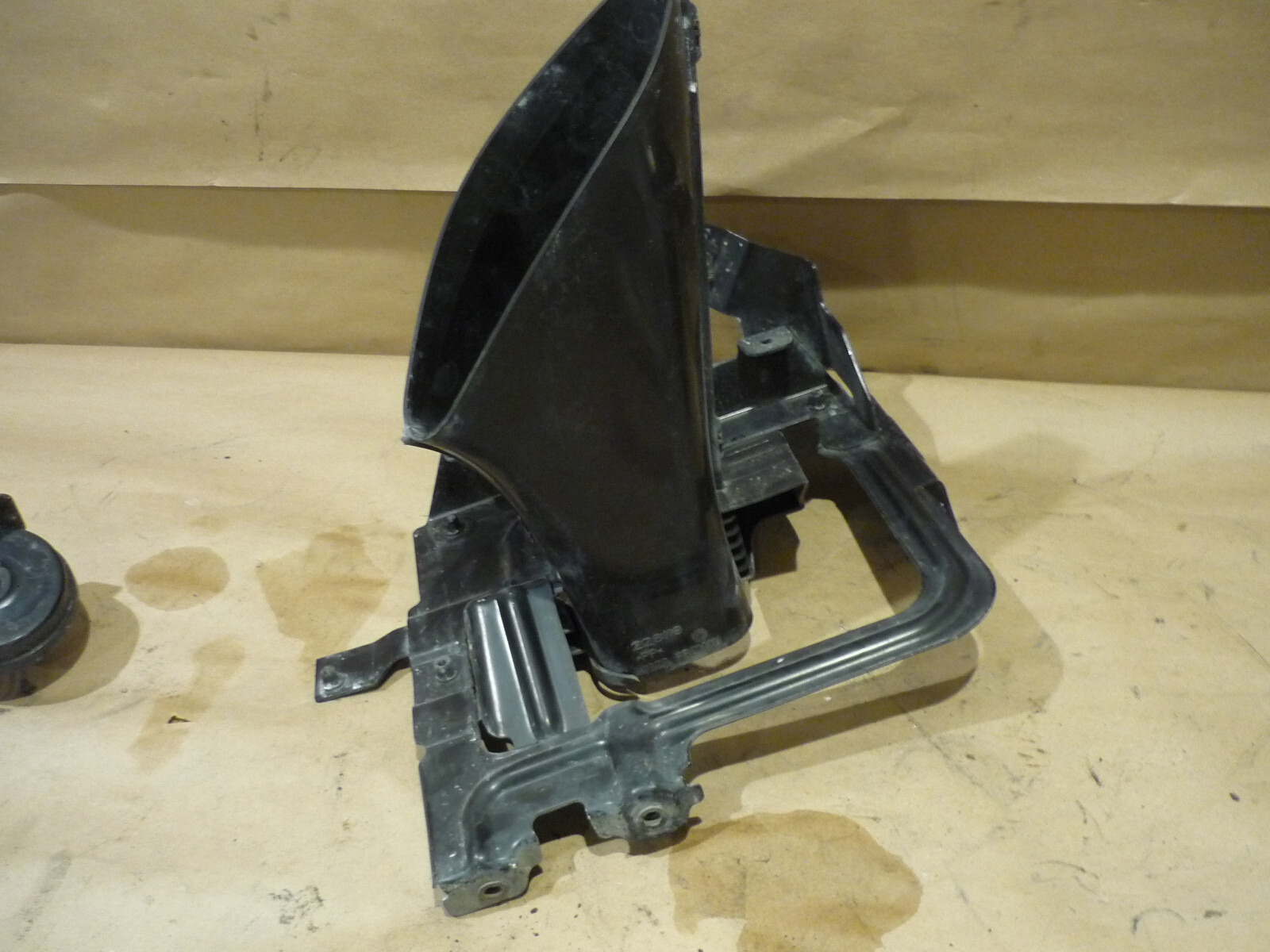 Ferrari California RH Front Air Intake Duct & Fastener Bracket # 84033900-228119