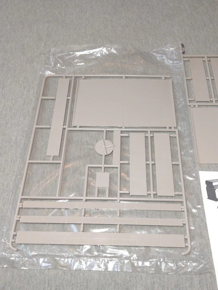 Walthers Cornerstone HO Single Track Grade Crossing - READ ~ TS - Image 2 of 4