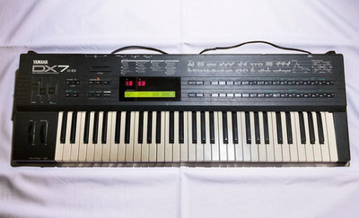 Yamaha DX7II-D DX7 II Digital FM Synth Keyboard 61 Tasten funktionstüchtig...