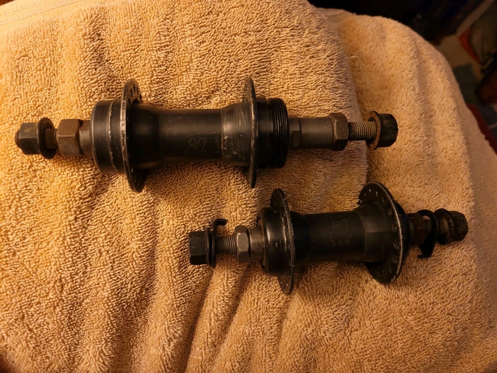 Front/Rear Hub Set  Nutted Axle 36 Hole Freewheel Black Med 