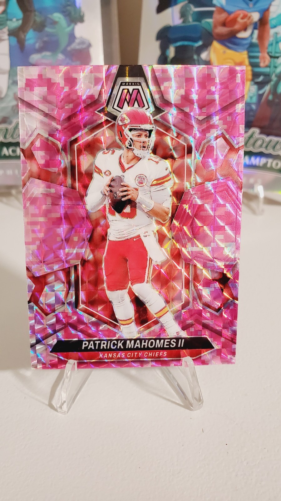 Patrick Mahomes II 2024 Mosaic Pink Camo Prizm Parallel No 106