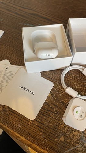 AirPods Pro 2 with MagSafe charging Brand new (Lightning Port) - 第 6/6 張圖片