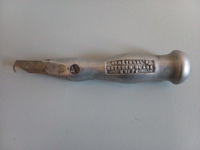 Armstrong's Notched Blade Utility Knife. Linoleum Cutting Tool w/blades. Vintage