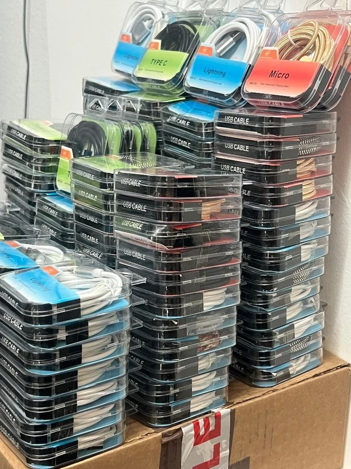 Venta al por mayor Lote Cable de carga de sincronización de datos USB de 6 pies de largo con caja de cristal Foto 4 de 4