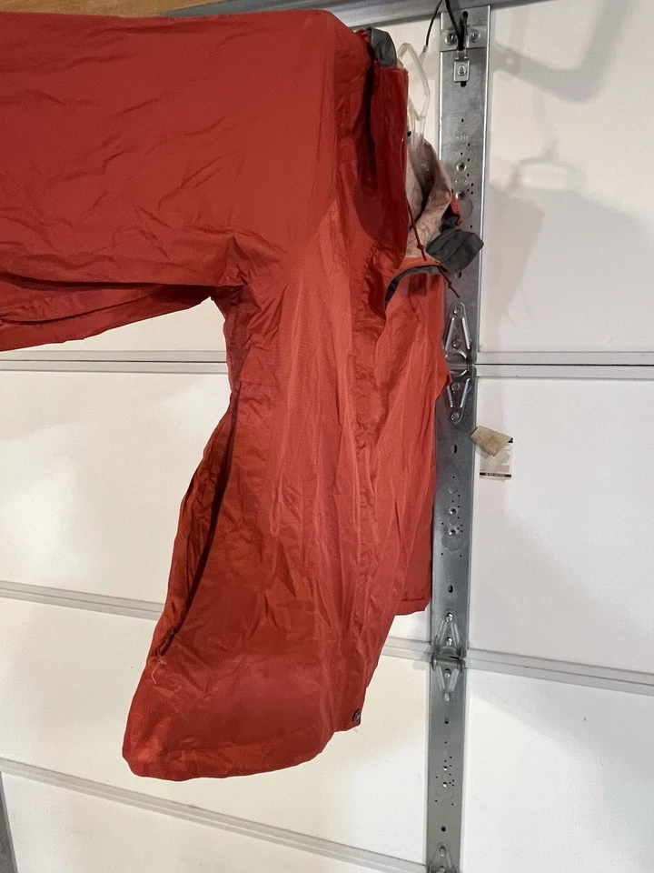 🔥 ISIS Women’s Size 10 Salmon Vented Hooded Rain Jacket Lightweight Water Proof - Image 4 of 4