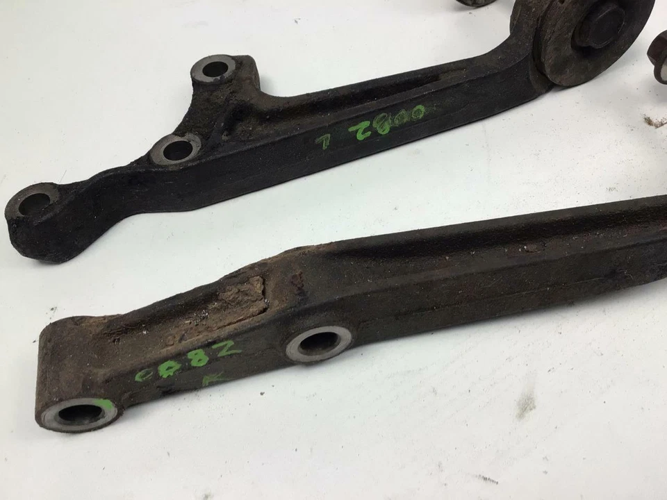 Toyota Hilux 2009 - 2015 SR SR5 workmate front diff mount 4WD KUN25R - image 2 of 4