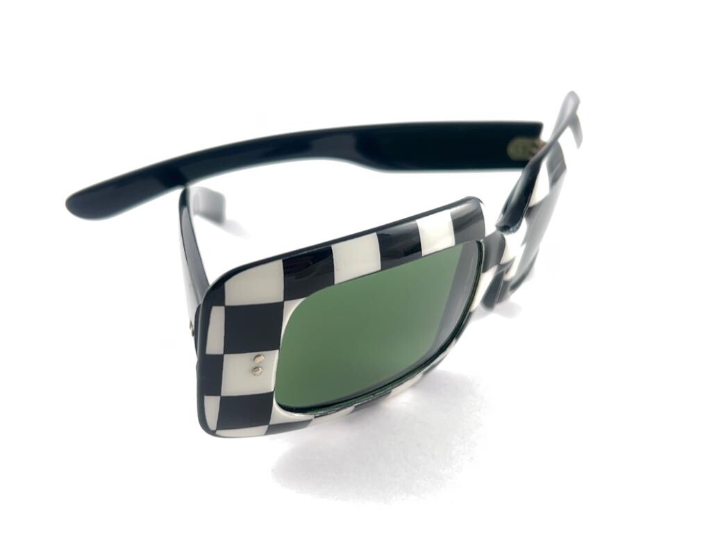 MINT VINTAGE RECTANGULAR "CHECKED" GREEN LENSES 1… - image 6
