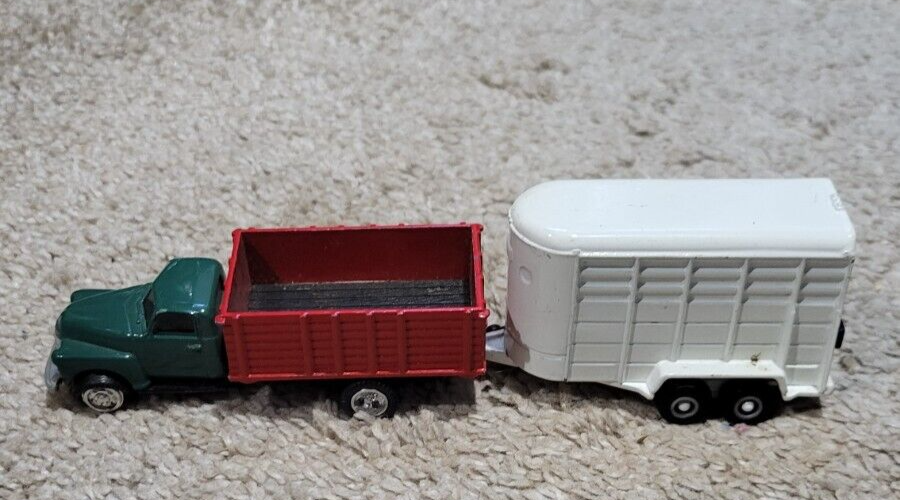 1/64 ERTL Die Cast Farm Truck with Horse Trailer eBay