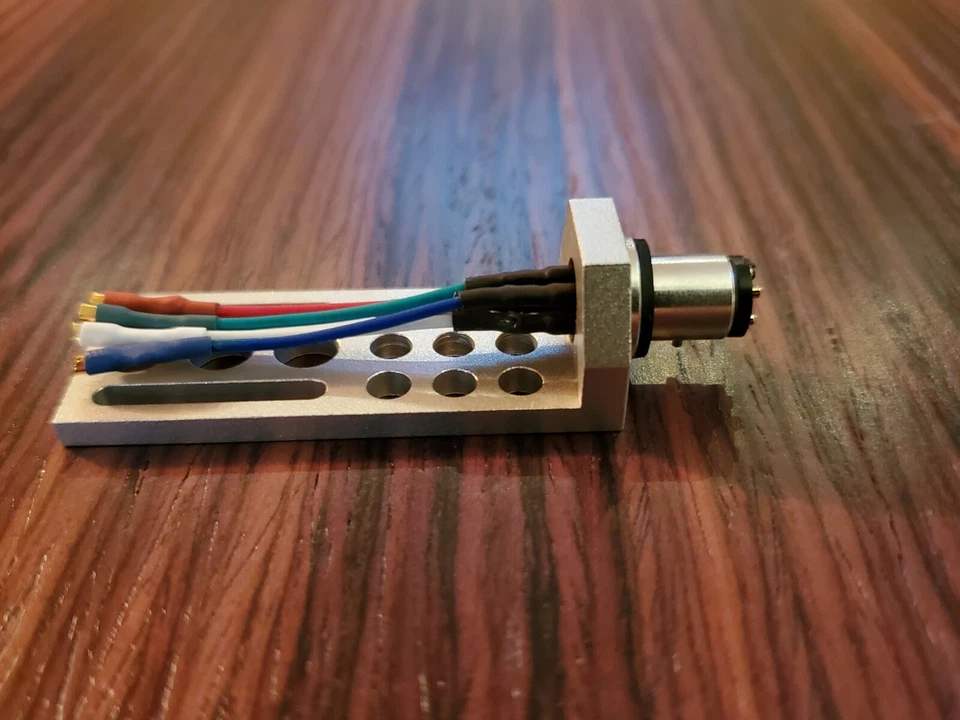 CNC Aluminum turntable Headshell , gold plated wires 30 piece Aluminum Screw set - Image 3 of 4