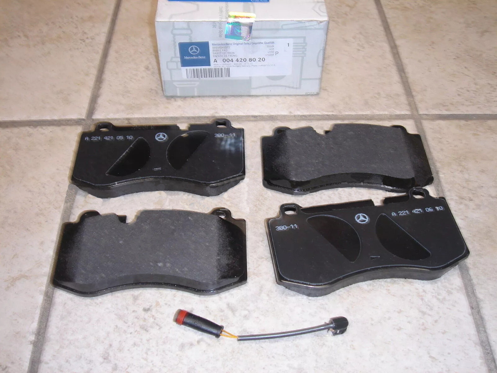 Genuine Mercedes W221 S-Class Front Brake Pad Set,Pads w/Sensor S550 S400 S600