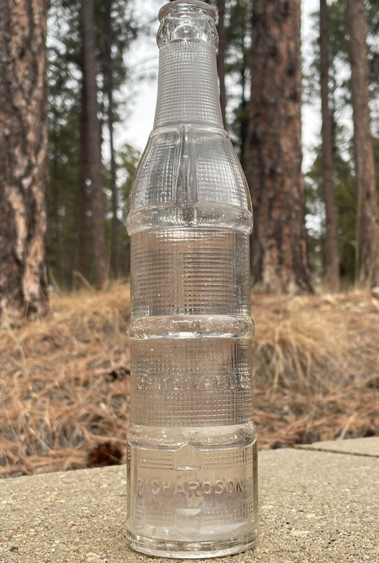 RICHARDSON Coca-Cola 7.5oz Embossed Deco Soda Pop Bottle LEAD SD DAKOTA