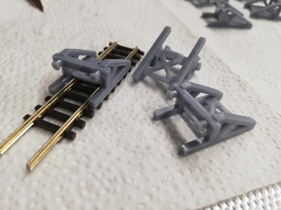 N Gauge 1:160 - 10 Piece Bumpers Resin - Image 2 of 3